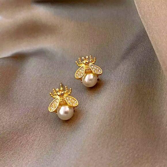 NWT Queen Bee Pearl Gold Tone 925 Sterling Silver Posts Stud Earrings - Picture 3 of 5
